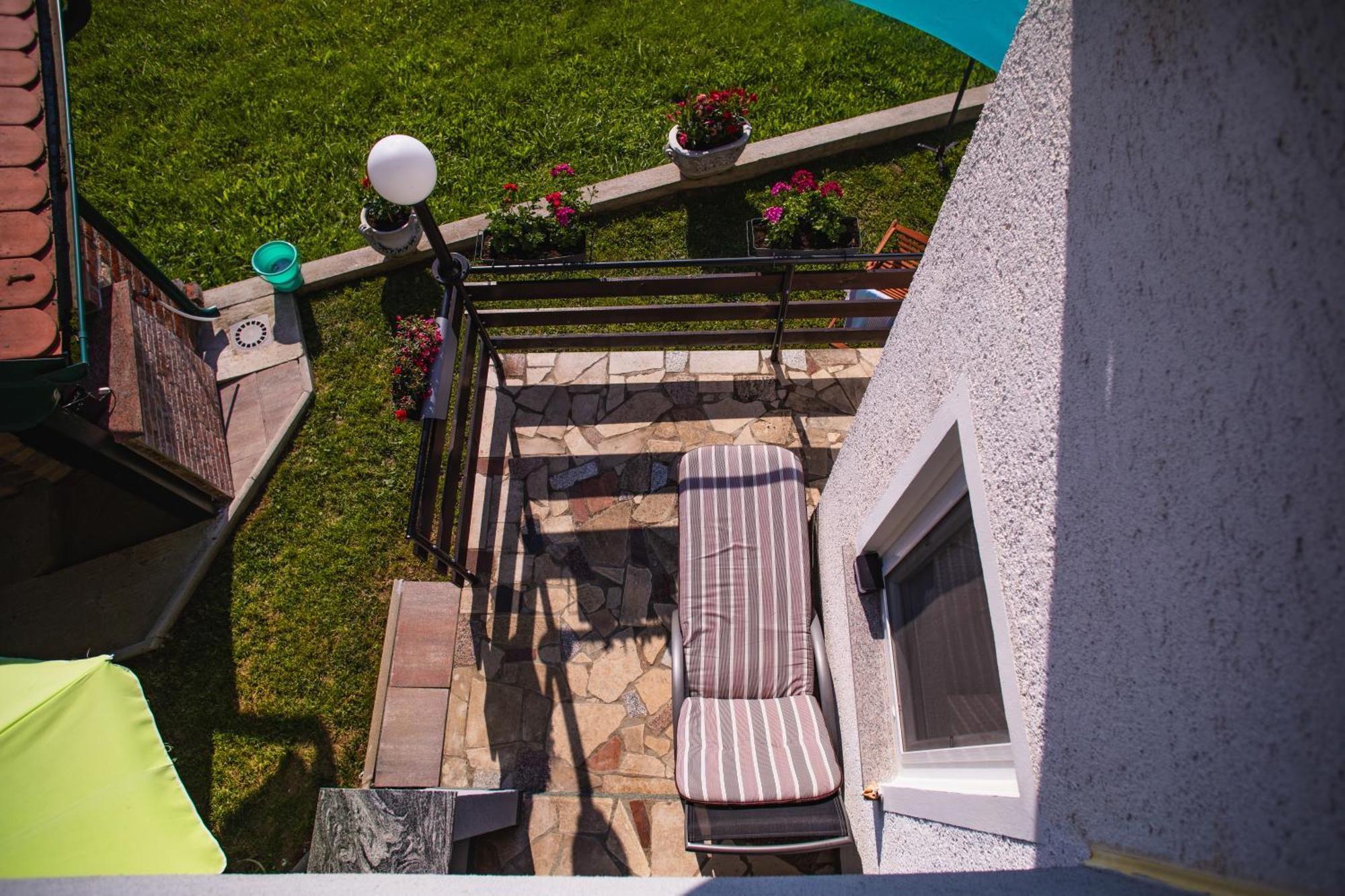 Apartamento Kuca Za Odmor Jurino Gnijezdo Jarki Horvaticevi Exterior foto